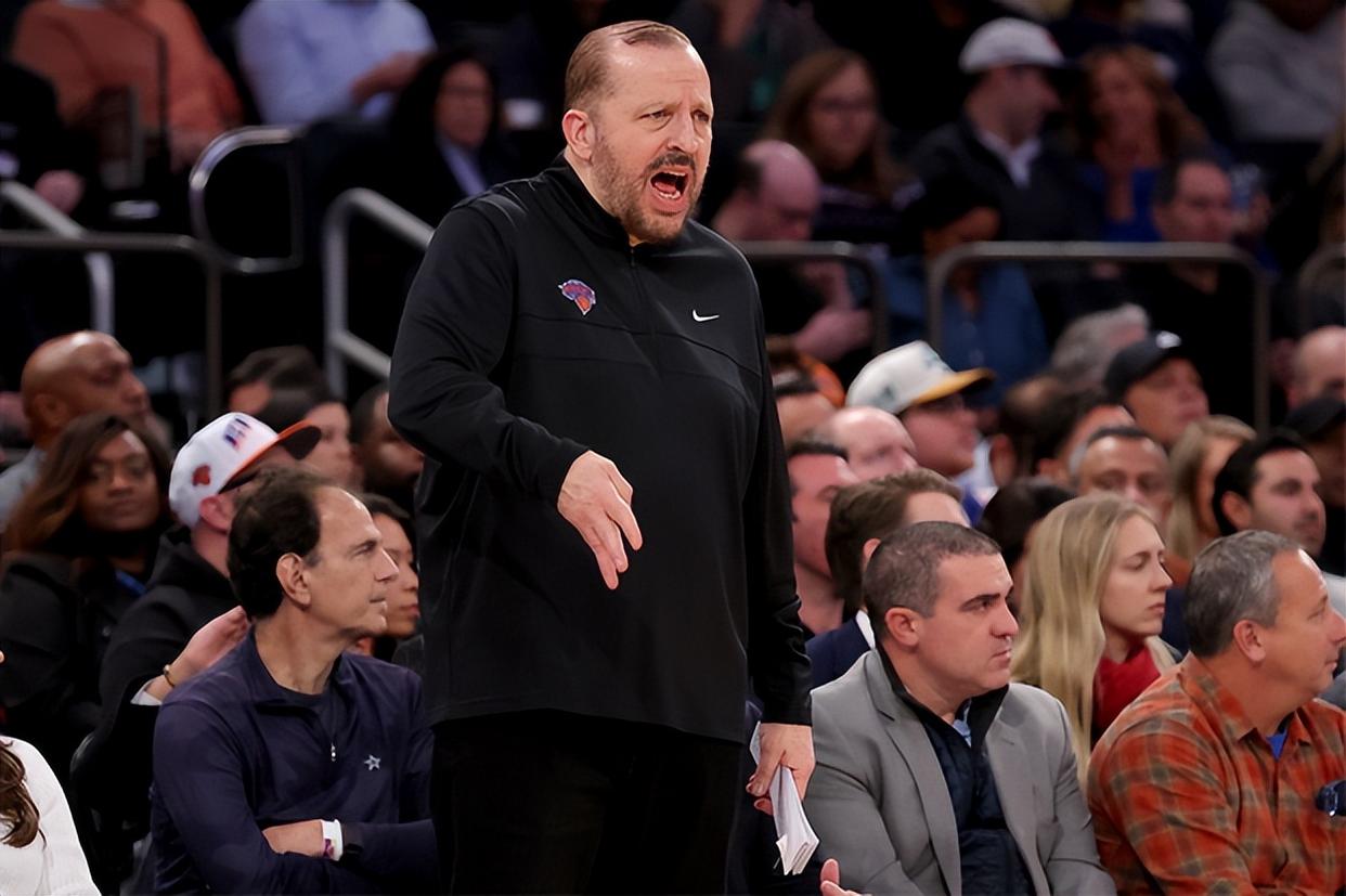 西亚卡姆重返赛场,战术调整首场状态出色,FPX观众沸腾!